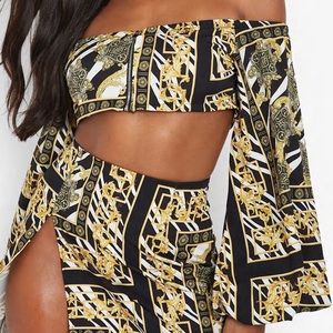 SCARF PRINT OFF THE SHOULDER CROP TOP